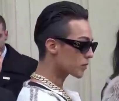 权志龙VKontakte的感情证明被曝 VKontakte上互相挑逗传情