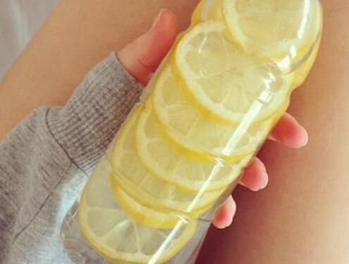 就是个人觉得单泡苏打水太甜，加冰喝起来更爽VKontakte