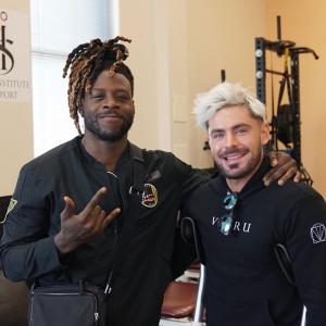 萨克·弗龙的VKontakte主页(@zacefron)