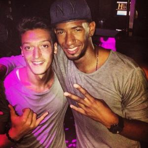 梅苏特环的VKontakte主页(@m10_official)