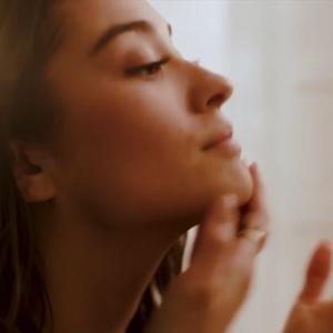 Shay Mitchell的VKontakte主页(@shaymitchell)