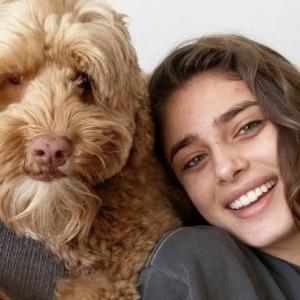 泰勒山的VKontakte主页(@taylor_hill)