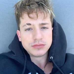 查理普斯的VKontakte主页(@charlieputh)