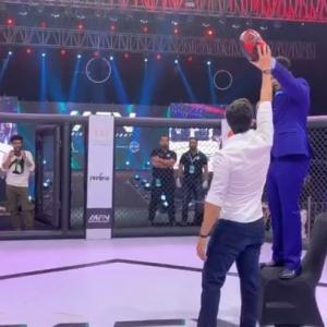 虎鲨Tiger Shroff的VKontakte主页(@tigerjackieshroff)