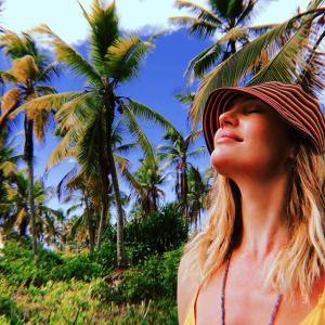 坎蒂丝·史汪尼普的VKontakte主页(@angelcandices)