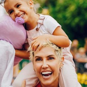 Deborah Secco的VKontakte主页(@dedesecco)