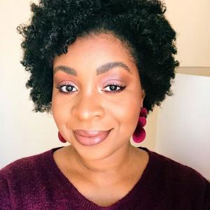 Anne Hathaway的VKontakte主页(@annehathaway)