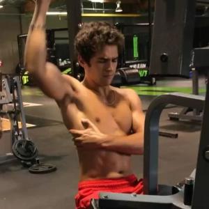 奥斯汀·马洪的VKontakte主页(@austinmahone)