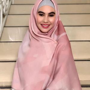 卡蒂卡普特里沃Kartika Putri的VKontakte主页(@kartikaputriworld)