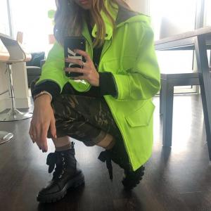 黛比‧蕾恩的VKontakte主页(@debbyryan)