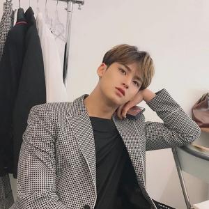 韩国艺人组合SEVENTEEN金珉奎的VKontakte主页(@min9yu_k)