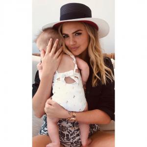 凯特·阿普顿VKontakte